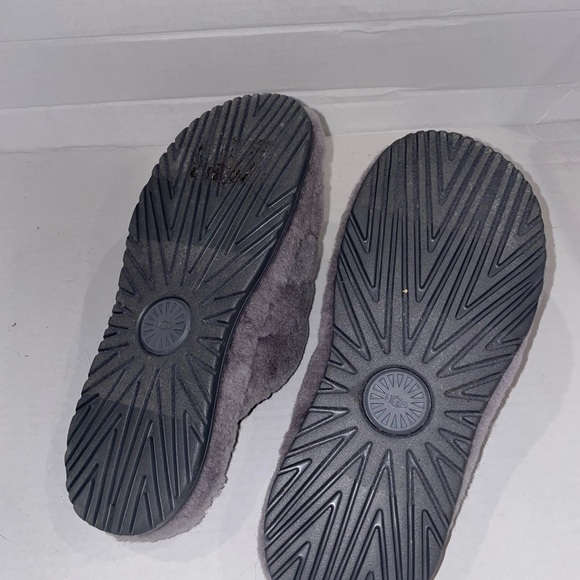 UGG Grey Slippers - Picture 4 of 4